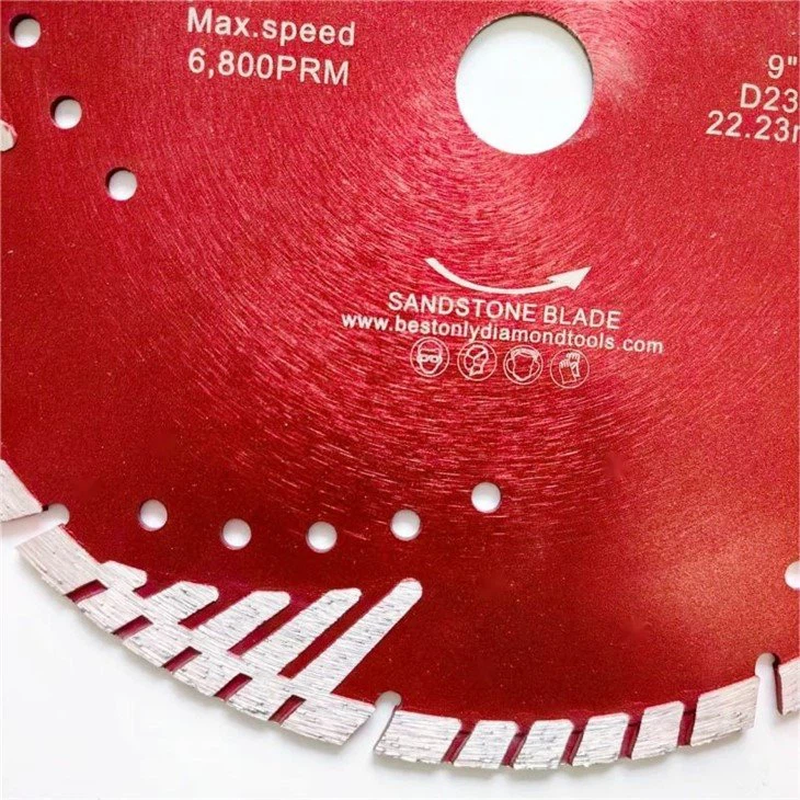 Diamond saw blade with triangular protection teeth